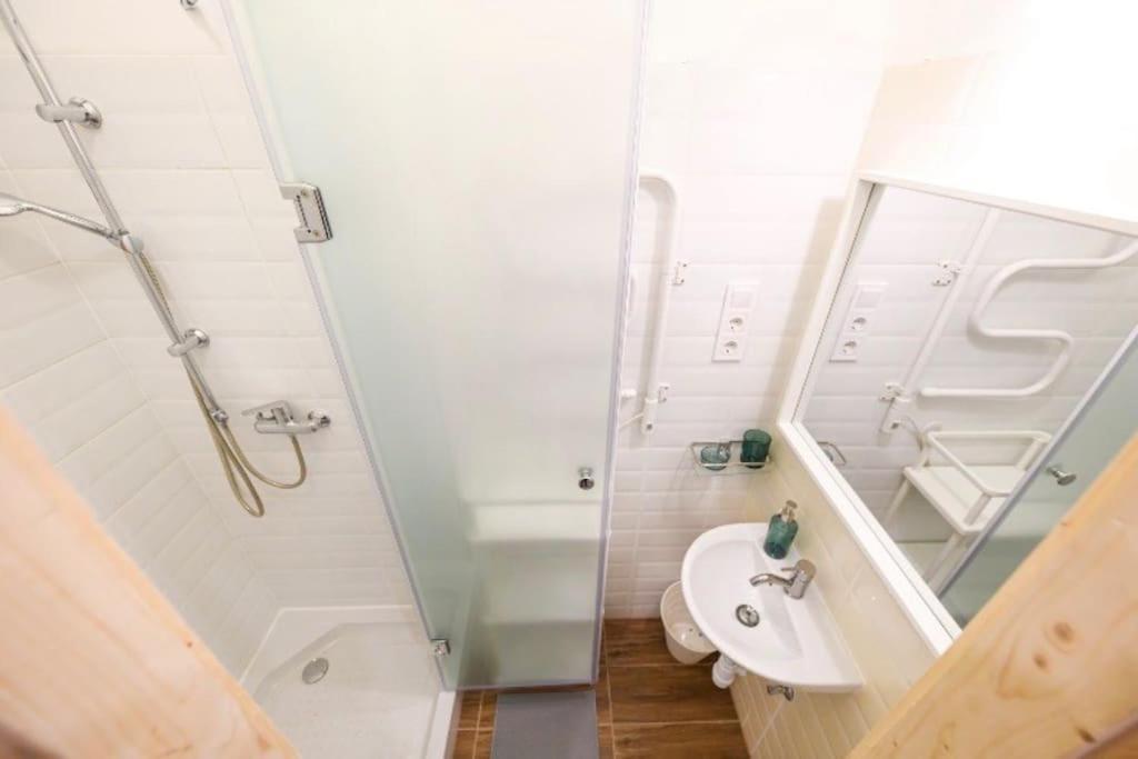 2 Bedroom Flat In Nyar Str., Boutique Будапешт Экстерьер фото