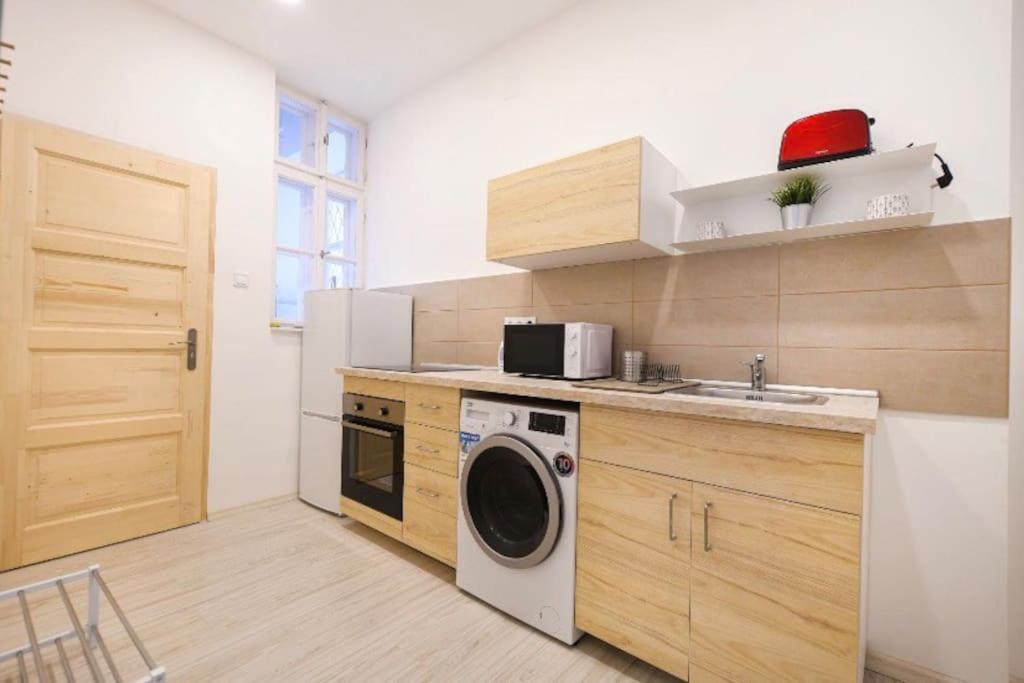 2 Bedroom Flat In Nyar Str., Boutique Будапешт Экстерьер фото